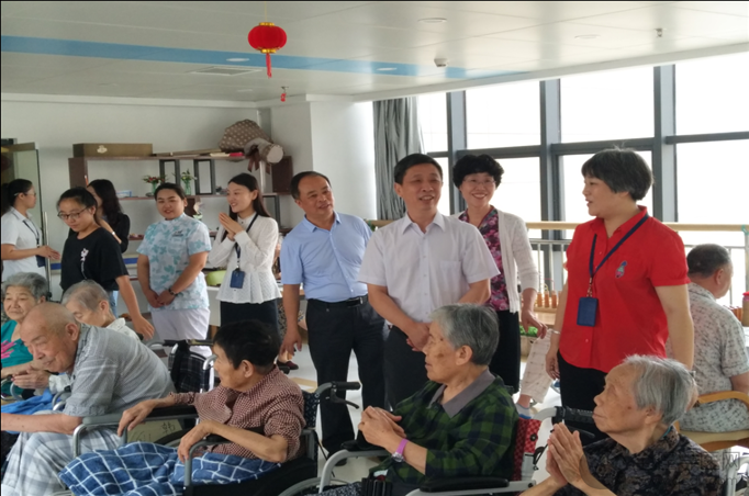 江蘇省衛(wèi)生計(jì)生委副主任何小鵬一行來徐調(diào)研醫(yī)養(yǎng)結(jié)合工作