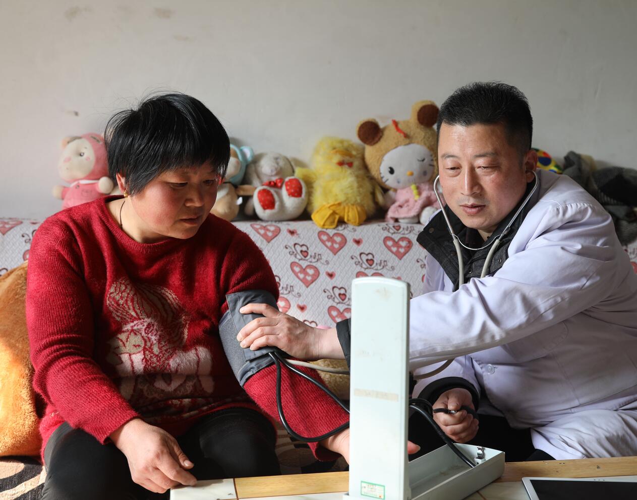 豐縣單樓衛(wèi)生院醫(yī)生孫緒峰當(dāng)選“全國(guó)十佳暖心鄉(xiāng)村醫(yī)生”