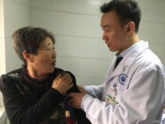 市腫瘤醫院外科一支部開展“關愛老人，排憂解痛”主題義診