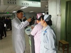 節(jié)后門診患者激增，志愿服務(wù)保障有序就醫(yī)