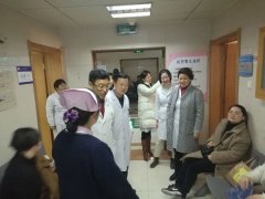 徐州婦幼保健院院領導年初一慰問堅守崗位的一線職工