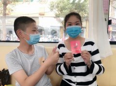 為祖國祝福  為生命加油——國慶期間走進街頭獻血屋