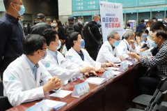 全國高血壓日——徐醫附院心內科組織開展專家義診患教活動